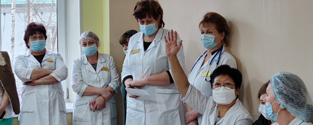 Депутат Игорь Чемерис принял наказы медиков Владивостокской больницы №3